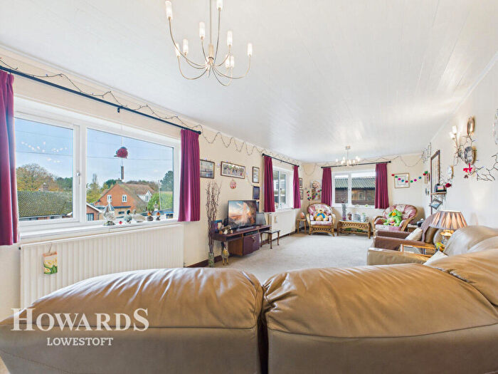 3 Bedroom Detached House For Sale In Hill Road, Reydon, IP18