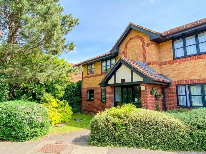 1 Bedroom Flat To Rent In Woodvale Way, London, NW11