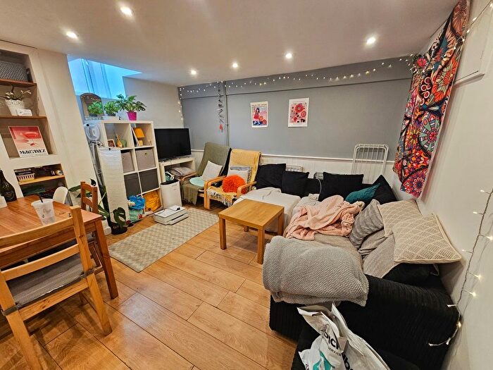 4 Bedroom Terraced House To Rent In John Street, Hyde Park, Leeds, LS6