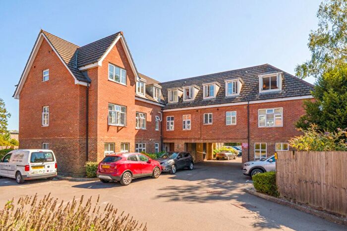 2 Bedroom Flat For Sale In Station Road, Park Gate, Southampton, Hampshire, SO31