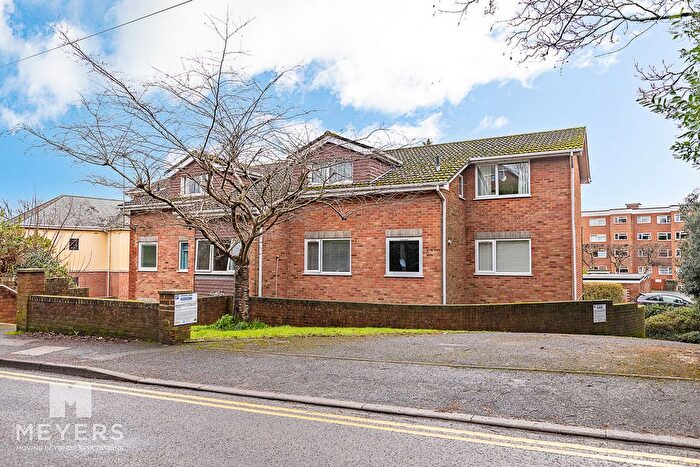 2 Bedroom Flat For Sale In Churchfield Road, Poole, BH15