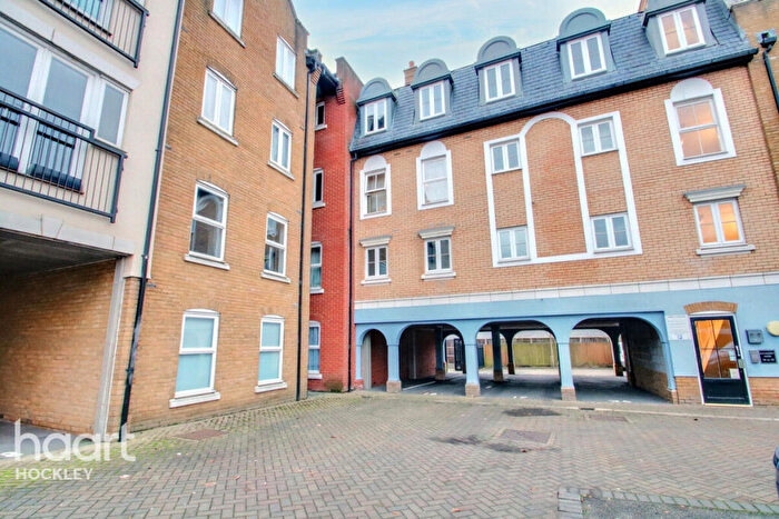 1 Bedroom Flat For Sale In Roche Close, Rochford, SS4