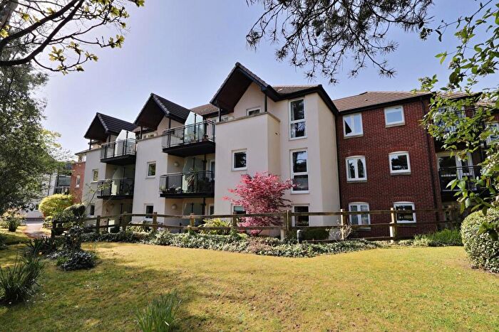 1 Bedroom Flat For Sale In Ringwood Road, Ferndown, BH22