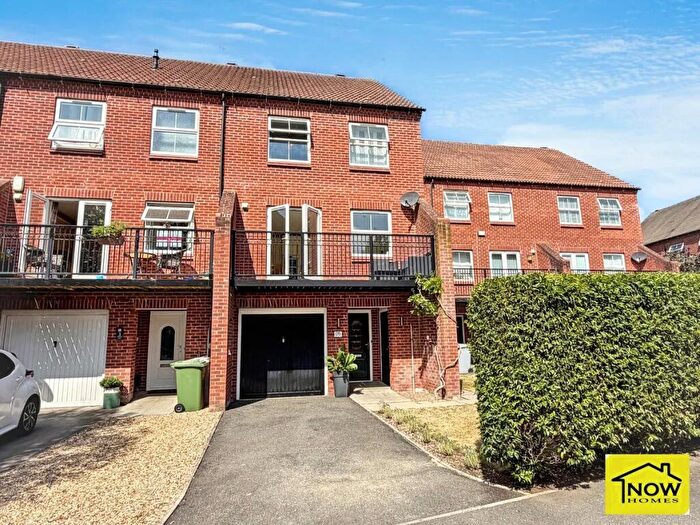 4 Bedroom End Of Terrace House For Sale In Cameron Lane, Fernwood, Newark, Nottinghamshire., NG24