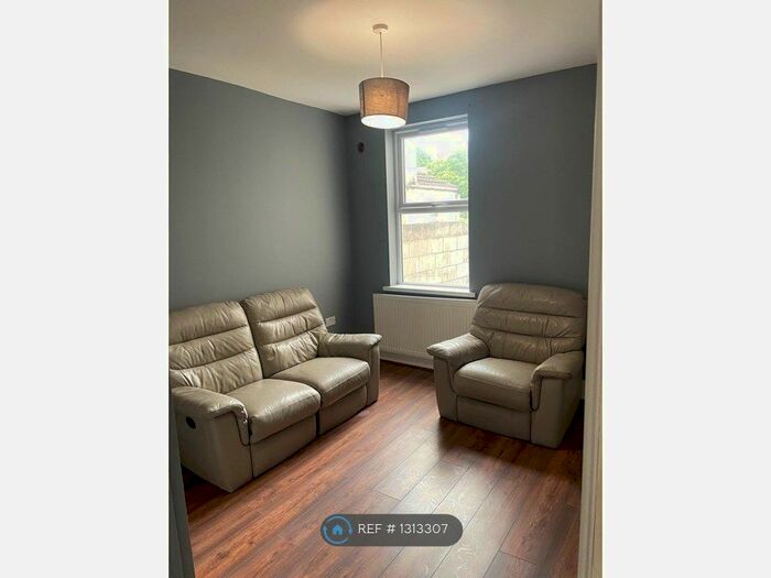 1 Bedroom Flat To Rent In Salisbury Road, Chatham, ME4