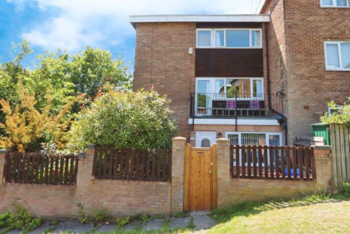 3 Bedroom Town House For Sale In Plowright Way, Sheffield, South Yorkshire, S14