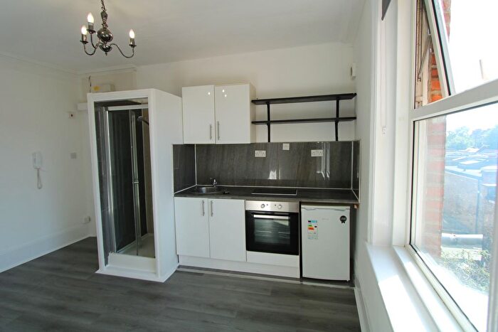 Studio To Rent In Streatham High Road, London, SW16