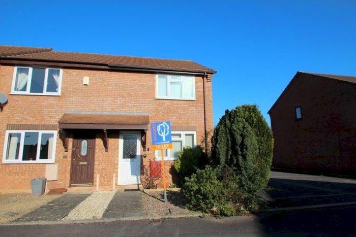 2 Bedroom End Of Terrace House To Rent In Meadow Way, Bristol, BS32