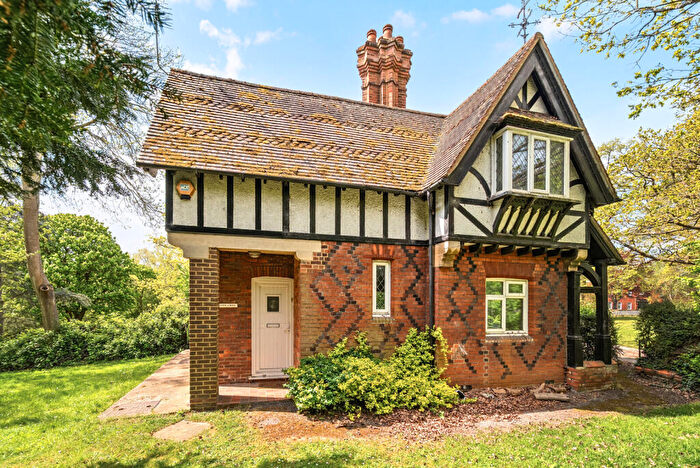 2 Bedroom Detached House For Sale In Cobham Road, Cobham, KT11