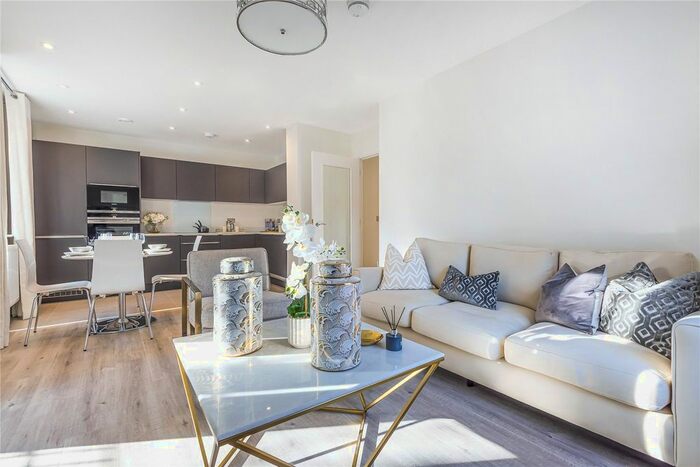 2 Bedroom Flat To Rent In Sapphire House, Sovereign Place, Tunbridge Wells, Kent, TN4