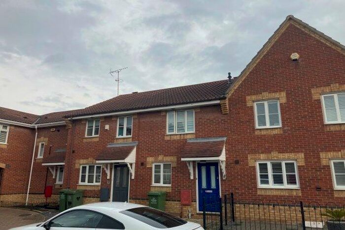 2 Bedroom Property To Rent In Vine Close, Basildon, SS14