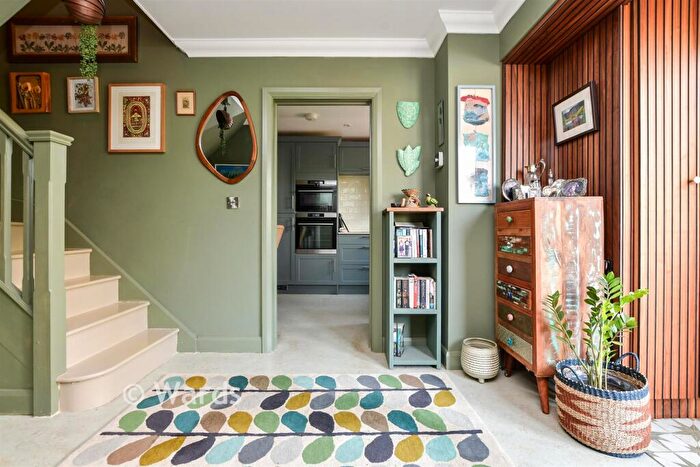 2 Bedroom Flat For Sale In Seacroft Road, Broadstairs, Kent, CT10