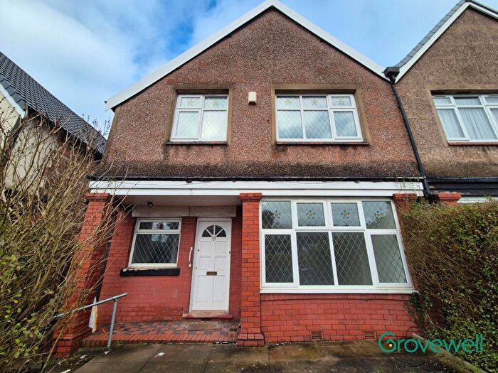 4 Bedroom Semi-Detached House To Rent In Kings Road, Prestwich, Manchester, M25