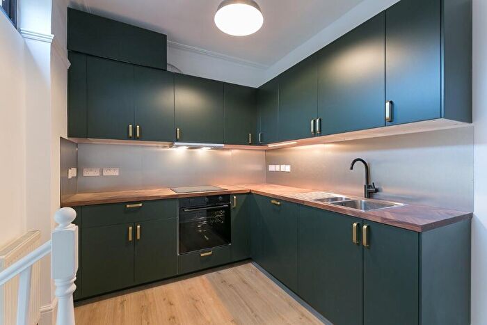 4 Bedroom Terraced House To Rent In Ravensbourne Park, London, SE6