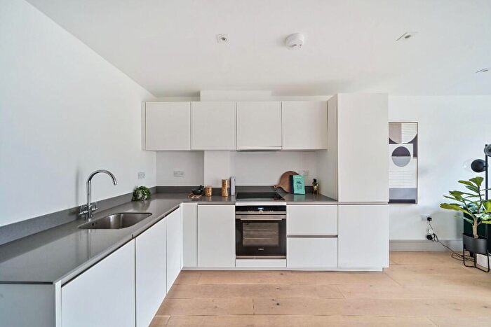 1 Bedroom Apartment To Rent In Zenith House, London, N15