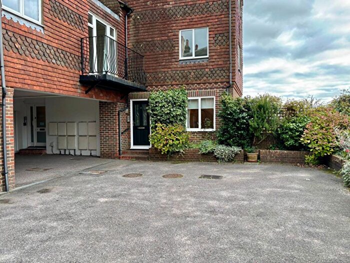 3 Bedroom Flat To Rent In High Street Star Mews, Mayfield, TN20