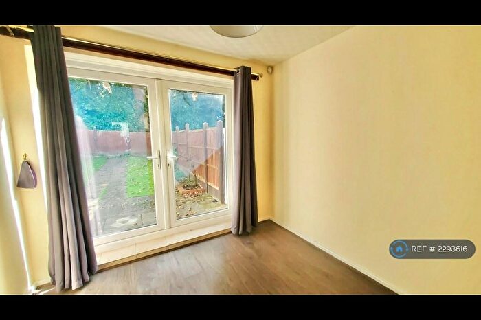3 Bedroom Semi-Detached House To Rent In Birmingham, Birmingham, B17