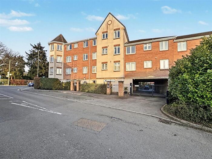 1 Bedroom Flat For Sale In Victoria Road, Farnborough, GU14