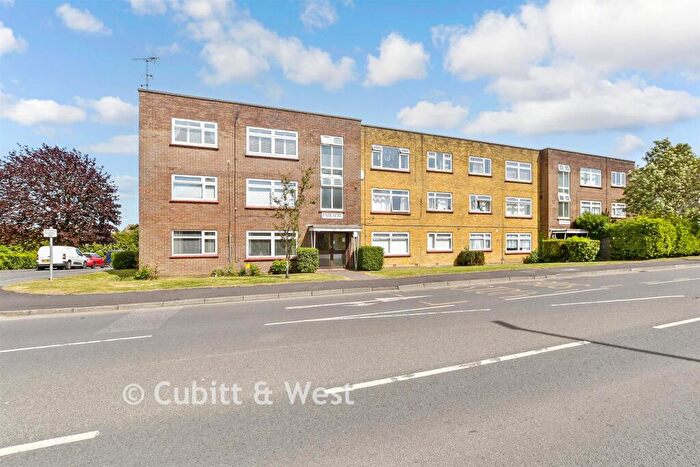 2 Bedroom Flat For Sale In Coulsdon Road, Caterham, Surrey, CR3