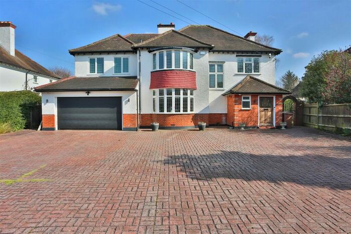 5 Bedroom Detached House To Rent In Shirley Avenue, South Cheam, SM2