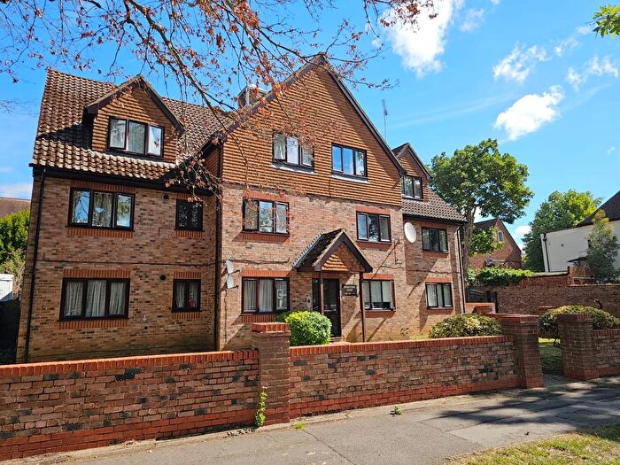 1 Bedroom Flat For Sale In Moorstown Court, Slough, SL1