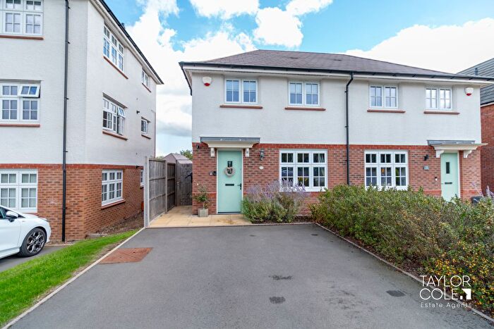 3 Bedroom Semi-Detached House For Sale In Barlaston Way, Amington, Tamworth, B77