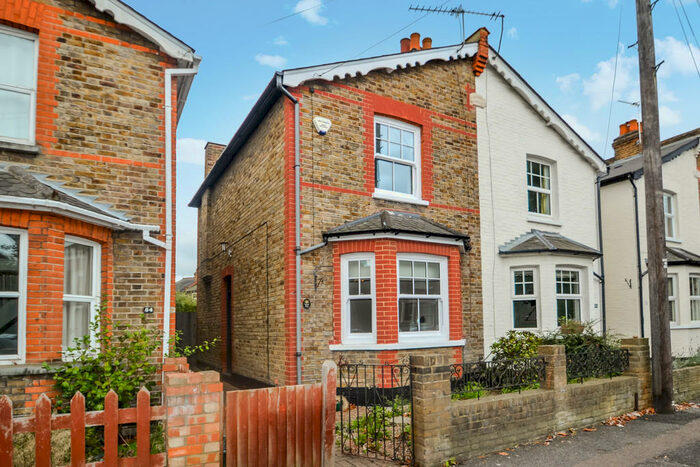 2 Bedroom Semi-Detached House To Rent In Surbiton, KT5