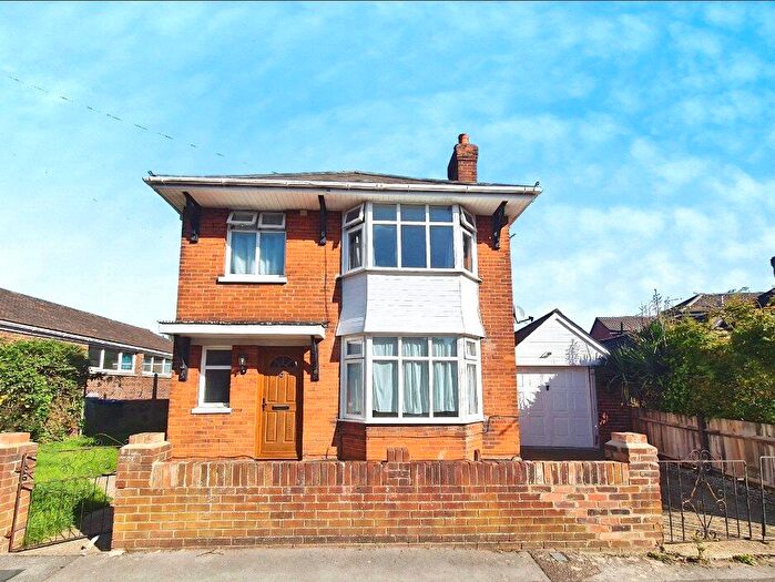 End Of Terrace House To Rent In Fleming Road, Southampton, Hampshire, SO16