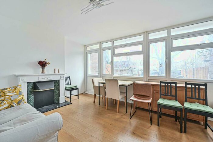 3 Bedroom Flat To Rent In Ramsey Street, Shoreditch, London, E2