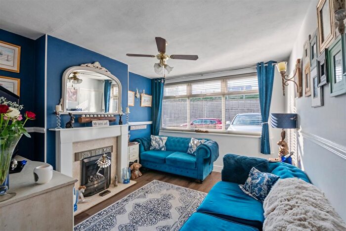 2 Bedroom End Of Terrace House For Sale In Bedwell Gardens, Hayes, UB3