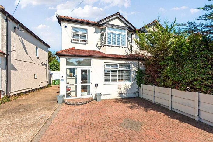 3 Bedroom Semi Detached House For Sale In Wellington Avenue, Sidcup, DA15