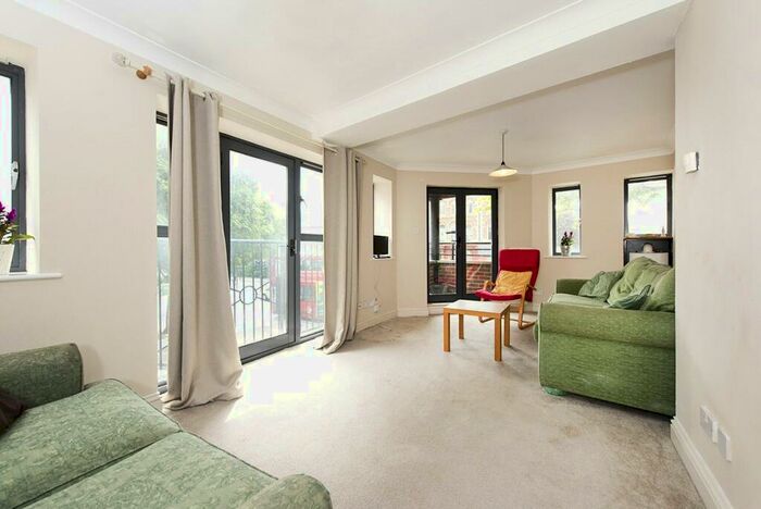 3 Bedroom Apartment To Rent In Manor Gardens, Islington, London, N7