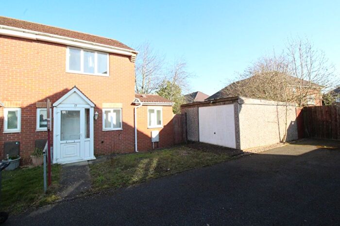 2 Bedroom Semi-Detached House For Sale In Pebblebrook Way, Bedworth, Warwickshire, CV12