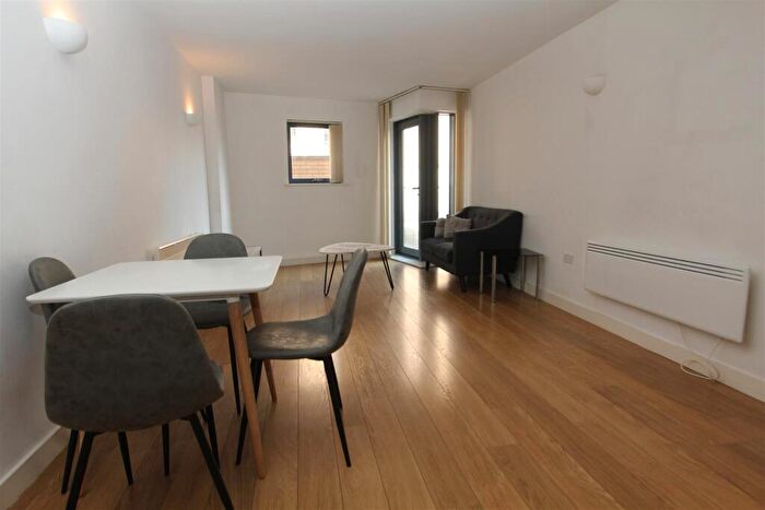 1 Bedroom Flat To Rent In Waterloo Court, Hunslet Road, LS10