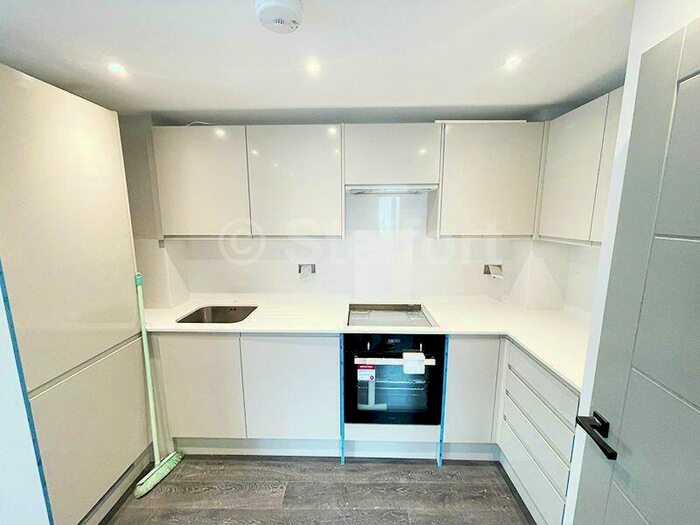 3 Bedroom End Of Terrace House To Rent In Marnock Road, London, SE4