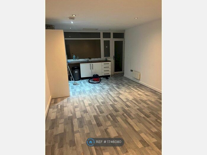 2 Bedroom Flat To Rent In Hacking Hey, Liverpool, L2
