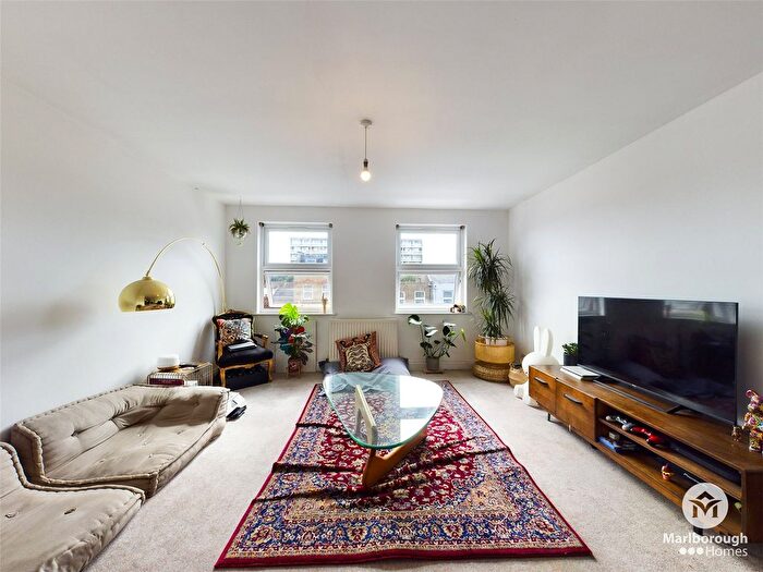 1 Bedroom Flat To Rent In Bethnal Green Road, Bethnal Green, London, E2