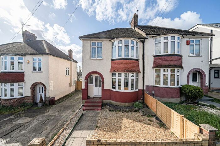 3 Bedroom Semi Detached House For Sale In Thornhill Avenue, London, SE18