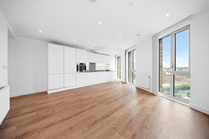 3 Bedroom Apartment For Sale In Copeland Court, Knights Road, Silvertown, Newham, London, E16