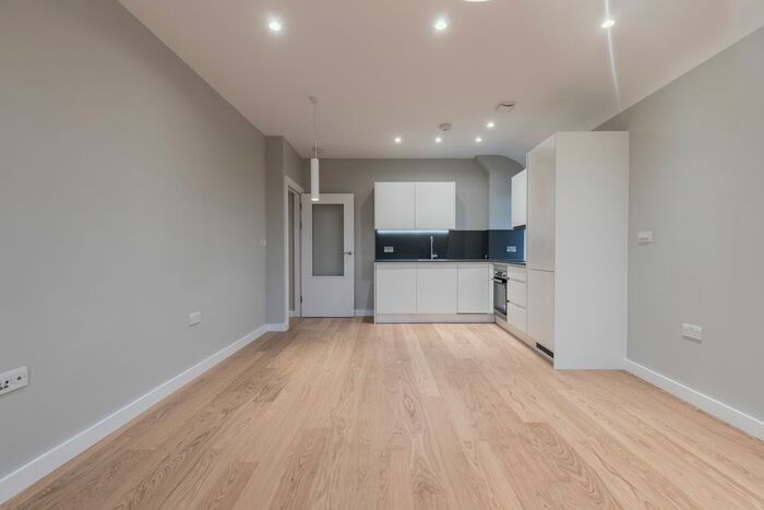 2 Bedroom Flat To Rent In Avonmore Road, London, W14