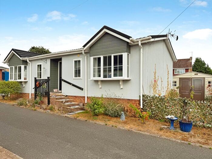 2 Bedroom Mobile Home For Sale In Hill Corner Farm Park, Sandy Lane, Farnborough, Hampshire, GU14