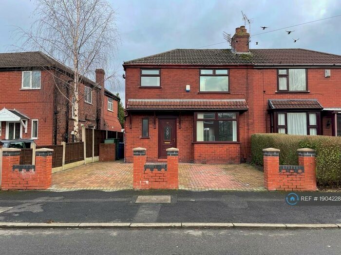 3 Bedroom Semi-Detached House To Rent In Ashdale Crescent, Droylsden, Manchester, M43