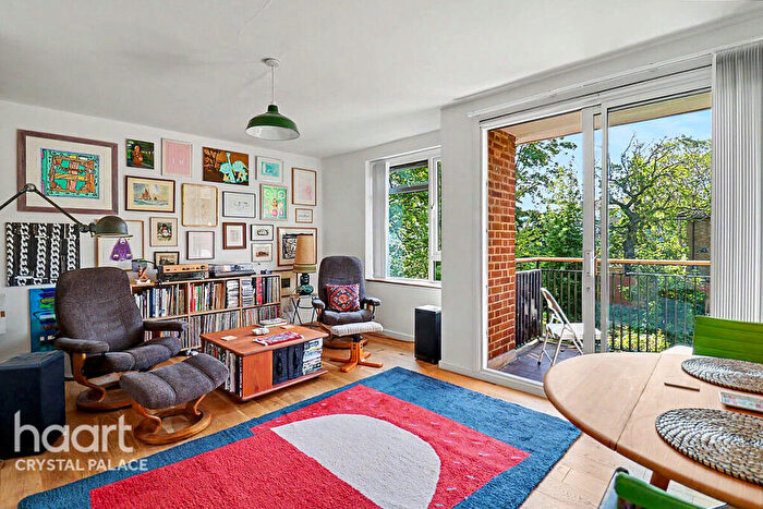 2 Bedroom Flat For Sale In Windsor Grove, London, SE27