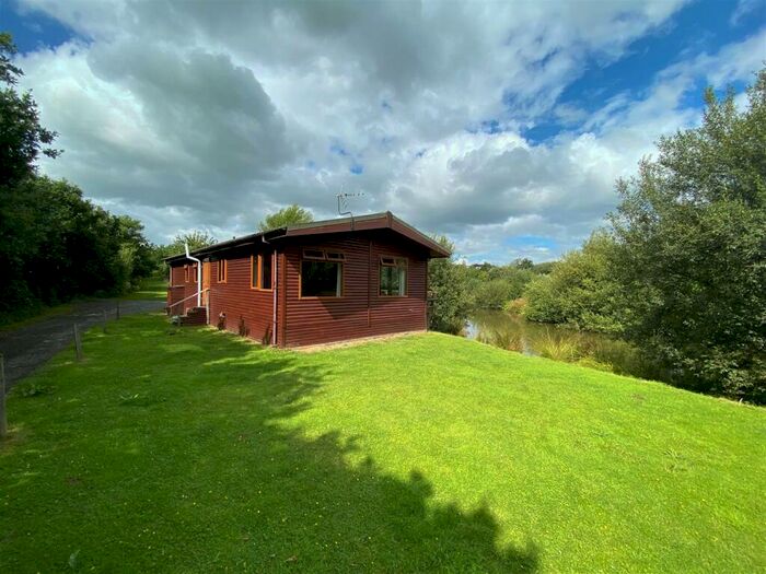 3 Bedroom Chalet For Sale In Hatherleigh Road, Winkleigh, EX19