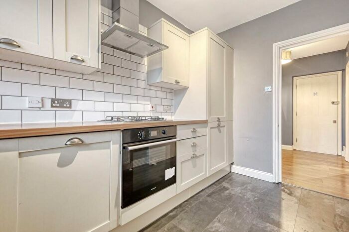 1 Bedroom Apartment For Sale In Empire Wharf, Bow, E3