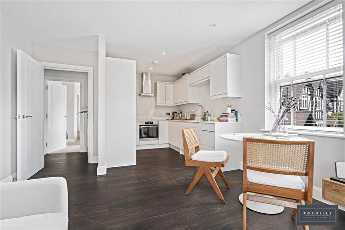 2 Bedroom Apartment For Sale In Baker Street, Weybridge, Surrey, KT13