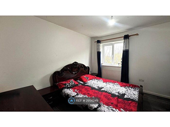 2 Bedroom Flat To Rent In Ordnance Dock Place, Southall, UB2