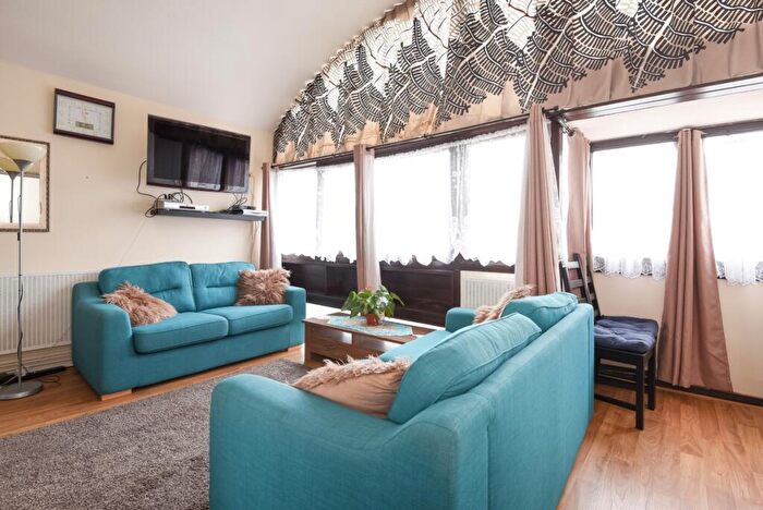 Flat To Rent In Golden Lane Estate, Barbican, London, EC1Y
