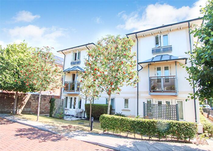 2 Bedroom Apartment For Sale In Eastern Road, Lymington, Hampshire, SO41