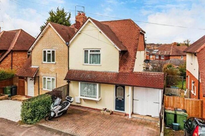 4 Bedroom Semi Detached House To Rent In Raymond Crescent, Guildford, GU2